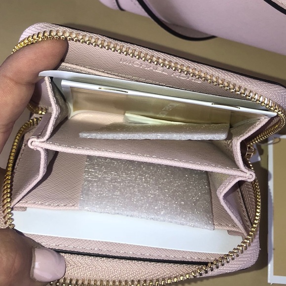 Host Pick🔥 Michael Kors Zip Coin Case Wallet - Picture 8 of 8